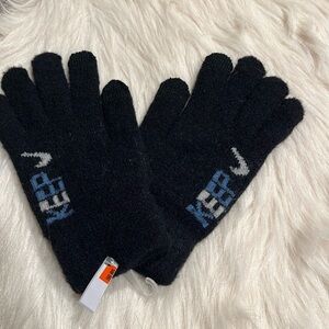 Black cozy gloves